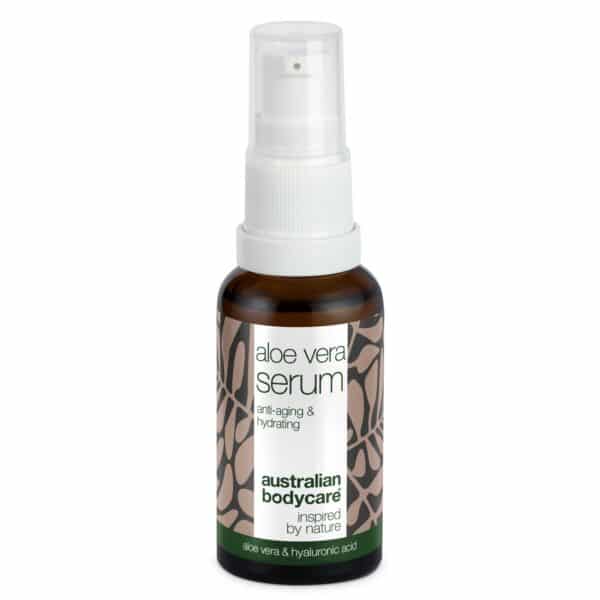 Aloe Vera & E-vitamin Serum - Reducerer rynker og fugter â Aloe Vera & E-vitamin Serum udjævner fine linjer og giver glød. Beriget med hyaluronsyre, vitamin E og Kakadu Plum for fast og fugtmættet hud. - 1 stk.
